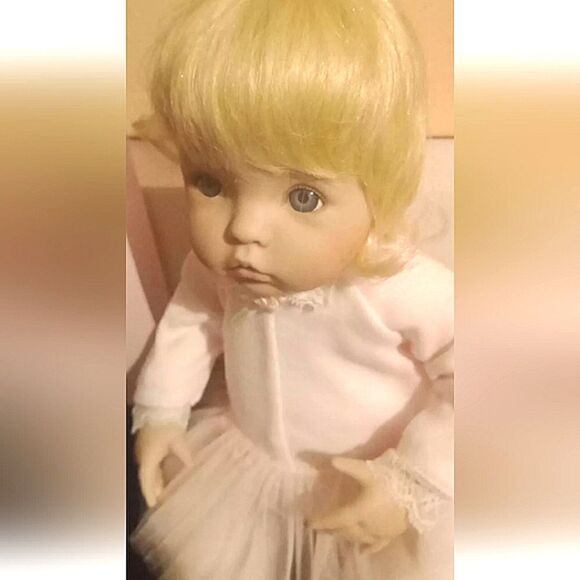 Infant porcelain doll "Sugar Plum" Ashton Drake - Picture 2 of 5